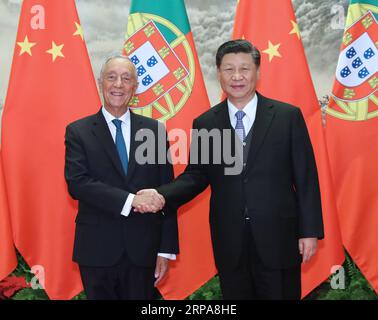 (190429) -- PÉKIN, le 29 avril 2019 -- le président chinois Xi Jinping (R) s'entretient avec le président portugais Marcelo Rebelo de Sousa à Pékin, capitale de la Chine, le 29 avril 2019.) CHINE-PÉKIN-XI JINPING-PRÉSIDENT PORTUGAIS-POURPARLERS (CN) HUANGXJINGWEN PUBLICATIONXNOTXINXCHN Banque D'Images