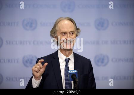 (190430) -- NATIONS UNIES, 30 avril 2019 -- Geir Pedersen, envoyé spécial des Nations Unies pour la Syrie, s'adresse à des journalistes à la suite d'une réunion du Conseil de sécurité sur la situation en Syrie, au siège des Nations Unies à New York, le 30 avril 2019. Geir Pedersen a exprimé mardi un optimisme prudent quant aux perspectives du processus politique en Syrie. RÉUNION-CONSEIL DE SÉCURITÉ-SYRIE LixMuzi PUBLICATIONxNOTxINxCHN Banque D'Images