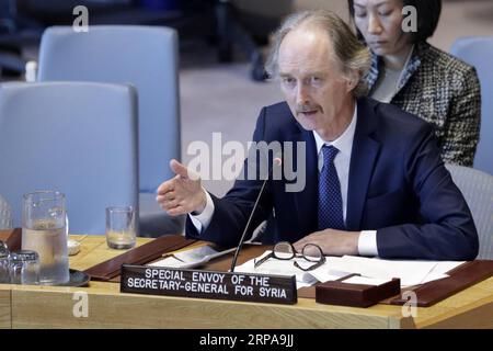(190430) -- NATIONS UNIES, le 30 avril 2019 -- Geir Pedersen (Front), envoyé spécial des Nations Unies pour la Syrie, informe le Conseil de sécurité lors d'une réunion sur la situation en Syrie, au siège des Nations Unies à New York, le 30 avril 2019. Geir Pedersen a exprimé mardi un optimisme prudent quant aux perspectives du processus politique en Syrie. RÉUNION-CONSEIL DE SÉCURITÉ-SYRIE LixMuzi PUBLICATIONxNOTxINxCHN Banque D'Images