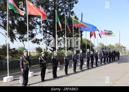 (190502) -- NICOSIE, le 2 mai 2019 -- des membres du contingent de police de la Force des Nations Unies chargée du maintien de la paix à Chypre (UNFICYP) assistent à une cérémonie de remise de médailles à Nicosie, Chypre, le 2 mai 2019. La chef de la Force des Nations Unies chargée du maintien de la paix à Chypre, Elizabeth Spehar, a remis jeudi des médailles à 18 membres du contingent de police de la Force des Nations Unies chargée du maintien de la paix à Chypre (UNFICYP) pour leur contribution au maintien de la paix dans l'île de la Méditerranée orientale. CHYPRE-NICOSIE-UN-POLICE-MÉDAILLES-ATTRIBUTION ZHANGXBAOPING PUBLICATIONXNOTXINXCHN Banque D'Images