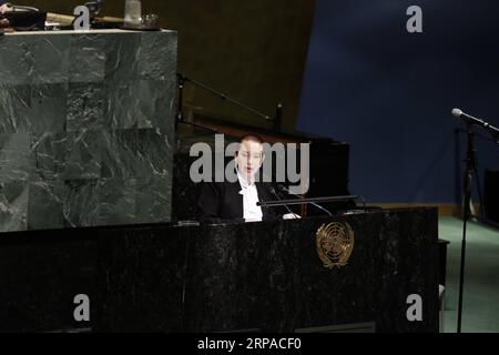 (190503) -- NATIONS UNIES, le 3 mai 2019 -- Maria Fernanda Espinosa Garces, présidente de l'Assemblée générale des Nations Unies, prononce un discours à l'occasion d'un événement commémorant les victimes des attentats du dimanche de Pâques au Sri Lanka, au siège des Nations Unies à New York, le 3 mai 2019. La Vice-Secrétaire générale des Nations Unies, Amina Mohammed, a exhorté vendredi à rejeter les attaques contre les lieux de culte, alors qu'elle assistait à un événement de l'Assemblée générale pour commémorer les victimes des attentats du dimanche de Pâques au Sri Lanka. Les attaques de Pâques au Sri Lanka le 21 avril, qui ont visé des églises et des hôtels de luxe, ont tué plus de 250 personnes et blessé Banque D'Images