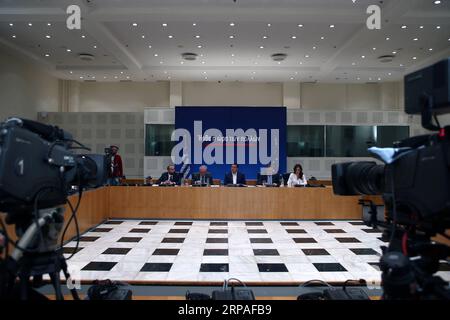 (190507) -- ATHÈNES, le 7 mai 2019 -- le Premier ministre grec Alexis Tsipras tient une conférence de presse à Athènes, en Grèce, le 7 mai 2019. Le gouvernement grec a annoncé mardi un train de mesures visant à alléger le fardeau des contribuables dans la période post-sauvetage. GREECE-ATHENS-BAILOUT-PRESS CONFERENCE MariosxLolos PUBLICATIONxNOTxINxCHN Banque D'Images