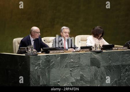 (190508) -- NATIONS UNIES, le 8 mai 2019 -- le secrétaire général des Nations Unies Antonio Guterres (C) prend la parole à l'occasion du lancement à haut niveau du Programme des Nations Unies pour la lutte contre les voyages terroristes au siège des Nations Unies à New York, le 7 mai 2019. Le Programme des Nations Unies pour la lutte contre les voyages terroristes a été lancé par le Bureau des Nations Unies pour la lutte contre le terrorisme en partenariat avec la Direction exécutive du Comité contre le terrorisme, un organe du Secrétariat de l'ONU qui assiste l'agence subsidiaire du Conseil de sécurité du Comité contre le terrorisme, l'Organisation de l'aviation civile internationale et le Bureau de l'information et de la communication des Nations Unies Banque D'Images