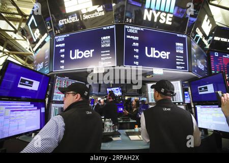 190510 -- NEW YORK, le 10 mai 2019 Xinhua -- les commerçants travaillent à la Bourse de New York lors de l'introduction en bourse d'Uber technologies Inc., à New York, aux États-Unis, le 10 mai 2019. La société américaine Uber technologies Inc. A commencé à se négocier sur le NYSE vendredi. Xinhua/Wang Ying U.S.-NEW YORK-NYSE-UBER-IPO PUBLICATIONxNOTxINxCHN Banque D'Images