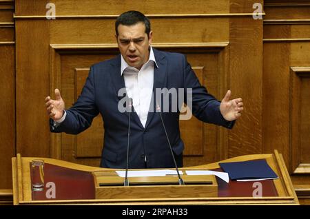 Actualités Themen der Woche KW19 Actualités Bilder des Tages (190510) -- ATHÈNES, le 10 mai 2019 -- le Premier ministre grec Alexis Tsipras s'adresse aux législateurs devant le Parlement grec, à Athènes, en Grèce, le 10 mai 2019. Le gouvernement du Premier ministre grec Alexis Tsipras a remporté un vote de confiance au Parlement vendredi soir, avant les élections européennes qui se dérouleront le 26 mai en Grèce. GRÈCE-ATHÈNES-PARLEMENT-VOTE DE CONFIANCE MARIOSXLOLOS PUBLICATIONXNOTXINXCHN Banque D'Images