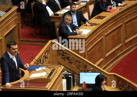 (190510) -- ATHÈNES, le 10 mai 2019 -- le Premier ministre grec Alexis Tsipras (1e L) s'adresse aux législateurs devant le Parlement grec, à Athènes, en Grèce, le 10 mai 2019. Le gouvernement du Premier ministre grec Alexis Tsipras a remporté un vote de confiance au Parlement vendredi soir, avant les élections européennes qui se dérouleront le 26 mai en Grèce. GRÈCE-ATHÈNES-PARLEMENT-VOTE DE CONFIANCE MARIOSXLOLOS PUBLICATIONXNOTXINXCHN Banque D'Images