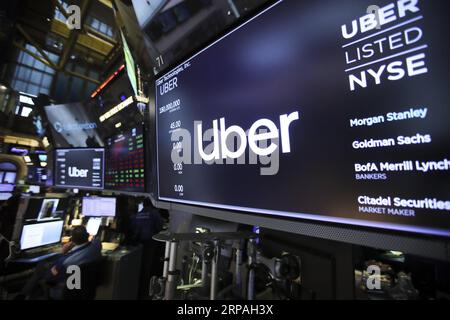 190510 -- NEW YORK, le 10 mai 2019 Xinhua -- les commerçants travaillent à la Bourse de New York lors de l'introduction en bourse d'Uber technologies Inc., à New York, aux États-Unis, le 10 mai 2019. La société américaine Uber technologies Inc. A commencé à se négocier sur le NYSE vendredi. Xinhua/Wang Ying U.S.-NEW YORK-NYSE-UBER-IPO PUBLICATIONxNOTxINxCHN Banque D'Images