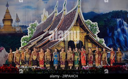 (190511) -- PÉKIN, 11 mai 2019 (Xinhua) -- les participants participent au concours Miss Luang Prabang 2018 à Luang Prabang, Laos, le 12 avril 2018. La Chine tiendra la Conférence sur le dialogue des civilisations asiatiques à partir de mai 15. Sous le thème des échanges et de l'apprentissage mutuel entre les civilisations asiatiques et une communauté avec un avenir commun, la conférence comprend une cérémonie d'ouverture et des sous-forums. (Xinhua/Liu Ailun) (CDAC)CHINE-PÉKIN-ASIE PAYSAGE et CULTURE PUBLICATIONxNOTxINxCHN Banque D'Images