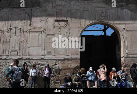 (190512) -- POMPÉI, 12 mai 2019 (Xinhua) -- visite du parc archéologique de Pompéi en Italie, 30 avril 2019. Pompéi était une ancienne ville romaine près de Naples moderne en Italie. Il a été enterré par une éruption du volcan Vésuve en 79 A.D. La ville offre maintenant un instantané unique de la vie romaine, gelée au moment où elle a été enterrée, et fournit un aperçu extraordinairement détaillé de la vie quotidienne de ses habitants. (Xinhua/Cheng Tingting/Courtesy of the Archaeological Park of POMPEII) ITALY-CULTURE-archéologie-POMPEII PUBLICATIONxNOTxINxCHN Banque D'Images