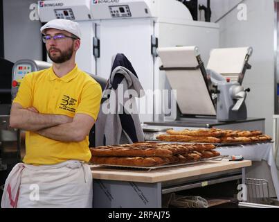 (190512) -- PARIS, 12 mai 2019 (Xinhua) -- des baguettes sont vues lors d'une fête du pain à Paris, France, le 11 mai 2019. La 24e fête du pain se tient à Paris du 11 au 19 mai à la place Louis L¨¦en pin, à deux pas de notre Dame. (Xinhua/Gao Jing) FRANCE-PARIS-FESTIVAL DU PAIN PUBLICATIONxNOTxINxCHN Banque D'Images