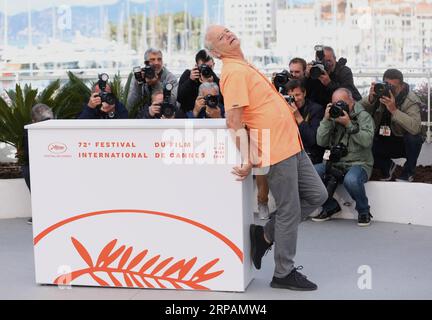(190515) -- CANNES, 15 mai 2019 (Xinhua) -- l'acteur Bill Murray pose pour des photos lors du 72e Festival de Cannes à Cannes, France, le 15 mai 2019. Le 72e Festival de Cannes se tient ici du 14 au 25 mai. (Xinhua/Gao Jing) FRANCE-CANNES-FILM FESTIVAL PUBLICATIONxNOTxINxCHN Banque D'Images