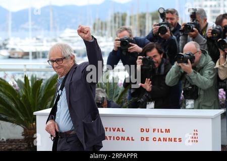 (190517) -- CANNES, 17 mai 2019 (Xinhua) -- le réalisateur Ken Loach pose lors d'un photocall pour le film Désolé nous vous avons manqué au 72e Festival de Cannes à Cannes, France, le 17 mai 2019. Le film du réalisateur britannique Ken Loach Sorry we missed You concourra pour la Palme d or avec 20 autres longs métrages lors du 72e Festival de Cannes qui se tient du 14 au 25 mai. (Xinhua/Zhang Cheng) FRANCE-CANNES-72E FESTIVAL DU FILM-DÉSOLÉ NOUS VOUS AVONS MANQUÉ PUBLICATIONxNOTxINxCHN Banque D'Images