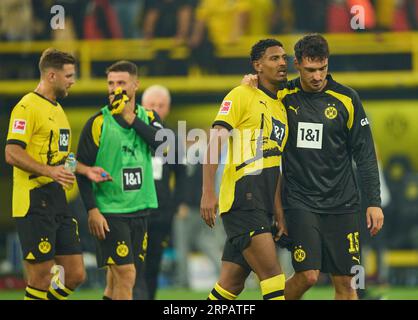 Niclas Fuellkrug, Füllkrug, BVB 14 Salih Özcan, BVB 6 Sebastien Haller, BVB 9 Mats Hummels, BVB 15 triste après le match BORUSSIA DORMUND - 1. FC HEIDENHEIM 2-2 le 1 septembre 2023 à Dortmund, Allemagne. Saison 2023/2024, 1.Bundesliga, BVB, Matchday 3, 3.Spieltag © Peter Schatz / Alamy Live News - LA RÉGLEMENTATION DFL INTERDIT TOUTE UTILISATION DE PHOTOGRAPHIES comme SÉQUENCES D'IMAGES et/ou QUASI-VIDÉO - Banque D'Images