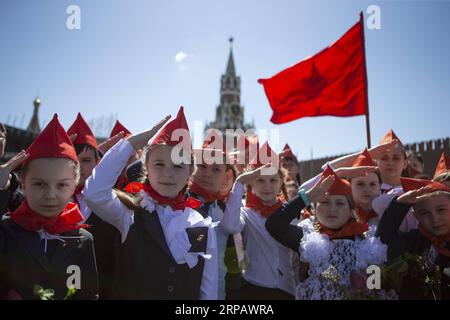 (190520) -- PÉKIN, 20 mai 2019 (Xinhua) -- de nouveaux membres des jeunes pionniers russes assistent à une cérémonie d'intronisation à Moscou, Russie, le 19 mai 2019. (Xinhua/Alexander Zemlianichenko Jr) PHOTOS XINHUA DU JOUR PUBLICATIONxNOTxINxCHN Banque D'Images