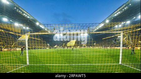 Signal Iduna Park dans le match BORUSSIA DORMUND - 1. FC HEIDENHEIM 2-2 le 1 septembre 2023 à Dortmund, Allemagne. Saison 2023/2024, 1.Bundesliga, BVB, Matchday 3, 3.Spieltag © Peter Schatz / Alamy Live News - LA RÉGLEMENTATION DFL INTERDIT TOUTE UTILISATION DE PHOTOGRAPHIES comme SÉQUENCES D'IMAGES et/ou QUASI-VIDÉO - Banque D'Images