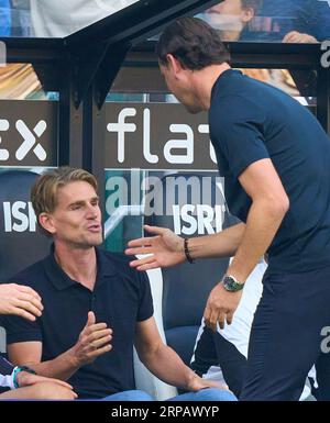 Christoph Freund, nouveau directeur sportif, FCB Sportdirektor, avec Gerardo Seoane, entraîneur, entraîneur-chef MG dans le match BORUSSIA MOENCHENGLADBACH - FC BAYERN MUENCHEN 1-2 le 2 septembre 2023 à Mönchengladbach, Allemagne. Saison 2023/2024, 1.Bundesliga, FCB, MG, Gladbach, journée 3, 3.Spieltag © Peter Schatz / Alamy Live News - LA RÉGLEMENTATION DFL INTERDIT TOUTE UTILISATION DE PHOTOGRAPHIES comme SÉQUENCES D'IMAGES et/ou QUASI-VIDÉO - Banque D'Images