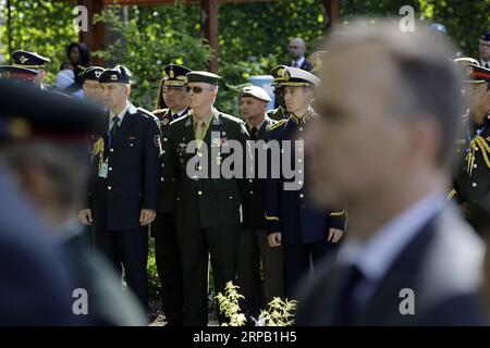 (190524) -- NATIONS UNIES, 24 mai 2019 (Xinhua) -- des représentants des pacificateurs assistent à une cérémonie solennelle pour commémorer leurs collègues disparus au siège des Nations Unies à New York, le 24 mai 2019. Vendredi, les Nations Unies ont honoré leurs soldats de la paix tombés au combat par une cérémonie solennelle à l'occasion de la Journée internationale des soldats de la paix des Nations Unies. (Xinhua/Li Muzi) non-TOMBÉS CASQUES BLEUS-COMMÉMORATION PUBLICATIONxNOTxINxCHN Banque D'Images