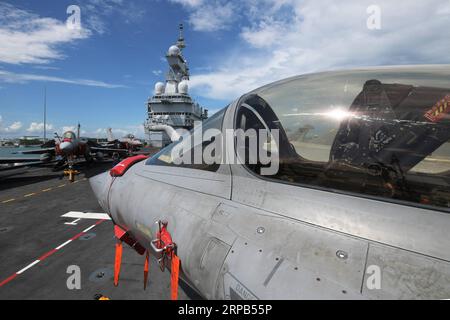 (190528) -- SINGAPOUR, le 28 mai 2019 -- des avions de chasse Rafale sont vus sur le pont d'envol du porte-avions français Charles de Gaulle amarré à la base navale de Changi, Singapour, le 28 mai 2019.) SINGAPOUR-FRANCE-MARITIME-DEFENCE ThenxChihxWey PUBLICATIONxNOTxINxCHN Banque D'Images