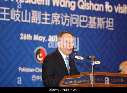 (190528) -- ISLAMABAD, 28 mai 2019 (Xinhua) -- le vice-président chinois Wang Qishan s'adresse au Forum des amis de la route de la soie, le 26 mai 2019. Wang Qishan s'est rendu au Pakistan de dimanche à mardi et a rencontré respectivement le président pakistanais Arif Alvi et le Premier ministre Imran Khan sur le renforcement des relations bilatérales. (Xinhua/Li Gang) PAKISTAN-CHINE-WANG QISHAN-VISITE PUBLICATIONxNOTxINxCHN Banque D'Images