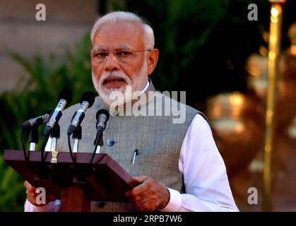 Indien, Narendra Modi Amtseinführung als Premier ministre in Neu-Delhi (190530) -- NEW DELHI, 30 mai 2019 () -- Narendra Modi prête serment en tant que Premier ministre indien lors d'une cérémonie d'assermentation au Palais présidentiel à New Delhi, Inde, le 30 mai 2019. Narendra Modi a prêté serment pour un second mandat en tant que Premier ministre du pays jeudi. () INDE-NEW DELHI-MODI-PM-CÉRÉMONIE DE PRESTATION DE SERMENT XINHUA PUBLICATIONXNOTXINXCHN Banque D'Images