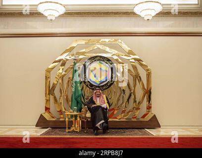 (190531) -- LA MECQUE (ARABIE SAOUDITE), le 31 mai 2019 -- le roi saoudien Salman bin Abdulaziz Al Saoud assiste aux sommets du Golfe et des pays arabes à la Mecque, en Arabie saoudite, le 30 mai 2019. La Ligue arabe et le Conseil de coopération du Golfe ont appelé jeudi l'Iran à reconsidérer son rôle dans la région, a rapporté vendredi l'Agence de presse saoudienne. Dans un communiqué de presse après les sommets arabes et du Golfe tenus dans la ville saoudienne de la Mecque, le ministre saoudien des Affaires étrangères Ibrahim Al-Assaf a exprimé le soutien des pays arabes et du Golfe à l'Arabie saoudite et aux Émirats arabes Unis (eau) contre les récentes attaques dont ils ont été témoins. SA Banque D'Images