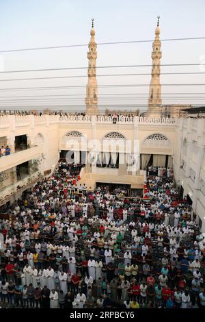 (190605) -- LE CAIRE, le 5 juin 2019 -- des musulmans assistent à une prière de masse lors des célébrations de l'Aïd al-Fitr au Caire, en Égypte, le 5 juin 2019.) ÉGYPTE-CAIRE-EID AL-FITR-CÉLÉBRATION AHMEDXGOMAA PUBLICATIONXNOTXINXCHN Banque D'Images