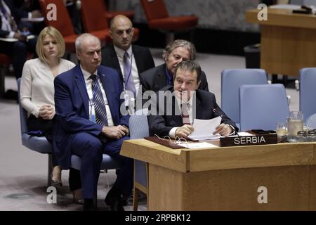 (190610) -- NATIONS UNIES, le 10 juin 2019 -- le ministre serbe des Affaires étrangères, Ivica Dacic (front), s'adresse à la réunion du Conseil de sécurité des Nations Unies sur le Kosovo au siège des Nations Unies à New York, le 10 juin 2019. Le haut envoyé de l'ONU au Kosovo, Zahir Tanin, a averti lundi que la situation au Kosovo pouvait reculer. ) CONSEIL DE SÉCURITÉ-KOSOVO LixMuzi PUBLICATIONxNOTxINxCHN Banque D'Images