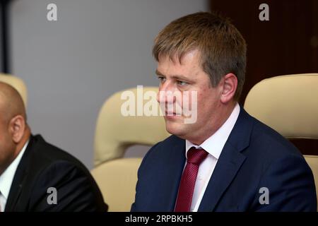 (190611) -- SARAJEVO, 11 juin 2019 (Xinhua) -- le ministre tchèque des Affaires étrangères Tomas Petricek rencontre Denis Zvizdic, président du Conseil des ministres de Bosnie-Herzégovine, à Sarajevo, Bosnie-Herzégovine, le 11 juin 2019. (Xinhua/Nedim Grabovica) BOSNIE-HERZÉGOVINE-SARAJEVO-CZECH FM-MEETING PUBLICATIONxNOTxINxCHN Banque D'Images