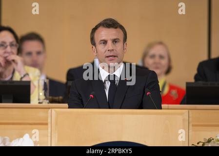 (190611) -- GENÈVE, 11 juin 2019 (Xinhua) -- le président français Emmanuel Macron prononce un discours lors de la 108e session de la Conférence internationale du travail à Genève, Suisse, le 11 juin 2019. La Conférence internationale du travail (CIT) annuelle de l Organisation internationale du travail (OIT) se tient du 10 au 21 juin, marquant le 100e anniversaire de l organisation à Genève. (Xinhua/Xu Jinquan) SUISSE-GENÈVE-CONFÉRENCE INTERNATIONALE du travail PUBLICATIONxNOTxINxCHN Banque D'Images