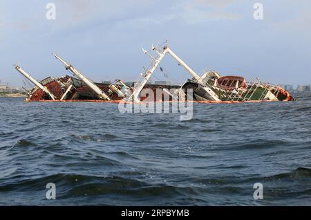 Naufrage du navire de contrebande Captain Ufuk qui a chaviré et coulé dans la baie de Manille, aux Philippines. Un navire transportant des fusils d'assaut illégaux avait été saisi Banque D'Images