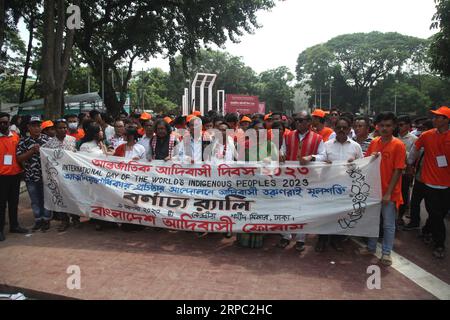 Dhaka Bangladesh 09 août 2023. Le forum bangladais Adivashi a organisé un rassemblement marquant la journée internationale des peuples autochtones du monde à la ce Banque D'Images