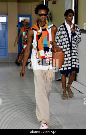 (190624) -- PARIS, 24 juin 2019 (Xinhua) -- des mannequins présentent des créations des collections printemps/été 2020 de Lanvin à Paris, France, le 23 juin 2019. (Xinhua/Piero Biasion) FRANCE-PARIS-MEN S FASHION WEEK-LANVIN PUBLICATIONxNOTxINxCHN Banque D'Images