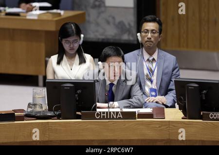 (190625) -- NATIONS UNIES, 25 juin 2019 -- Wu Haitao (front), représentant permanent adjoint de la Chine auprès des Nations Unies, s'adresse à une réunion du Conseil de sécurité sur la situation en Syrie, au siège des Nations Unies à New York, le 25 juin 2019. Wu Haitao a demandé mardi une solution politique en Syrie afin d'alléger fondamentalement la situation humanitaire. ONU-CONSEIL DE SÉCURITÉ-SYRIE-CHINE-ENVOYÉ LIXMUZI PUBLICATIONXNOTXINXCHN Banque D'Images