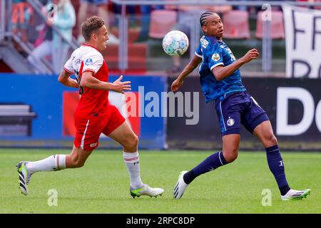 UTRECHT, PAYS-BAS - SEPTEMBRE 3 : Jens Toornstra (FC Utrecht) et Calvin Stengs (Feyenoord Rotterdam) lors du match d'Eredivisie du FC Utrecht et Banque D'Images