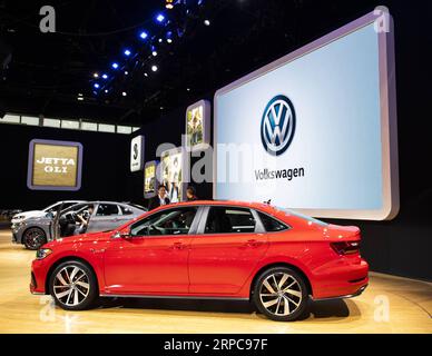 (190628) -- BEIJING, le 28 juin 2019 -- la toute nouvelle Volkswagen Jetta GLI 2020 est dévoilée lors de l'avant-première médiatique du salon de l'auto de Chicago 2019 au McCormick place à Chicago, aux États-Unis, le 7 février 2019.) Xinhua Headlines : effet papillon de l'intimidation commerciale américaine à grande portée JoelxLerner PUBLICATIONxNOTxINxCHN Banque D'Images