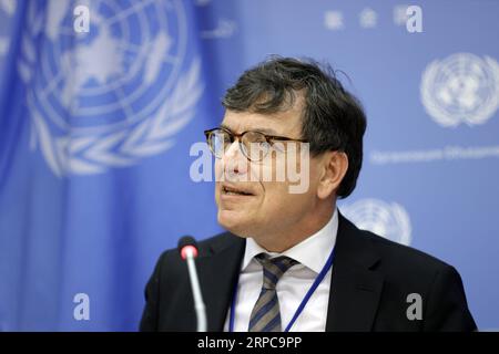 (190628) -- NATIONS UNIES, 28 juin 2019 -- Frank Laczko, directeur du Centre d'analyse des données sur les migrations mondiales à l'Organisation internationale pour les migrations (OIM), informe les journalistes sur le lancement du rapport Fatal Journeys Volume 4 , au siège des Nations Unies à New York, le 28 juin 2019. Environ 1 600 enfants migrants ont été signalés morts ou disparus entre 2014 et 2018, soit une moyenne de près d'un par jour, mais beaucoup d'autres ne sont pas enregistrés, a révélé le nouveau rapport de l'ONU vendredi. UN-IOM-REPORT-FATAL JOURNEYS-LAUNCH LIXMUZI PUBLICATIONXNOTXINXCHN Banque D'Images