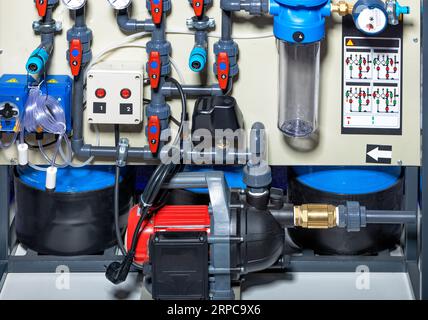 Pompe légère centrifuge de jardin de surface pour le raccordement au système d'alimentation en eau dans la maison et pour l'arrosage du jardin. Banque D'Images