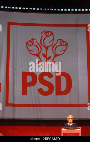 (190629) -- BUCAREST, le 29 juin 2019 -- la première ministre roumaine Viorica Dancila prend la parole lors du congrès extraordinaire du Parti social-démocrate (PSD), principal parti au pouvoir, à Bucarest, Roumanie, le 29 juin 2019. La première ministre roumaine Viorica Dancila a été élue samedi à la présidence du principal Parti social-démocrate (PSD) au pouvoir, lors du congrès extraordinaire du parti. ROUMANIE-BUCAREST-PM-PRINCIPAL CHEF DU PARTI AU POUVOIR GABRIELXPETRESCU PUBLICATIONXNOTXINXCHN Banque D'Images