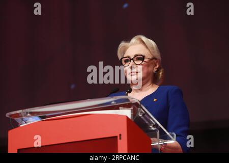 (190629) -- BUCAREST, le 29 juin 2019 -- la première ministre roumaine Viorica Dancila assiste au congrès extraordinaire du Parti social-démocrate (PSD), principal parti au pouvoir, à Bucarest, Roumanie, le 29 juin 2019. La première ministre roumaine Viorica Dancila a été élue samedi à la présidence du principal Parti social-démocrate (PSD) au pouvoir, lors du congrès extraordinaire du parti. ROUMANIE-BUCAREST-PM-PRINCIPAL CHEF DU PARTI AU POUVOIR GABRIELXPETRESCU PUBLICATIONXNOTXINXCHN Banque D'Images