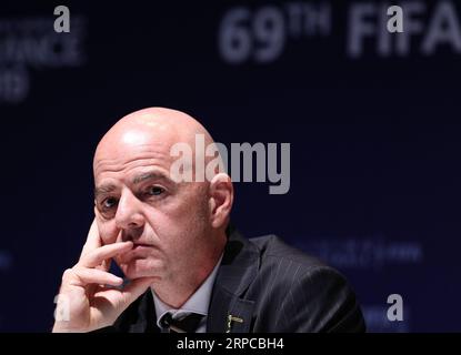 (190630) -- PÉKIN, le 30 juin 2019 -- le président de la FIFA, Gianni Infantino, réagit lors d'une conférence de presse après le 69e Congrès de la FIFA à Paris, France, le 5 juin 2019.) Portraits de juin 2019 GaoxJing PUBLICATIONxNOTxINxCHN Banque D'Images