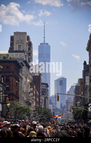 (190630) -- NEW YORK, le 30 juin 2019 -- des gens participent à la parade de la fierté de New York 2019 à New York, aux États-Unis, le 30 juin 2019. Des milliers de personnes ont pris part à la célébration annuelle de la fierté pour marquer le 50e anniversaire du soulèvement de Stonewall ici dimanche. ) US-NEW YORK-PRIDE PARADE LixMuzi PUBLICATIONxNOTxINxCHN Banque D'Images