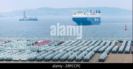 190701 -- DALIAN, 1 juillet 2019 -- la photo prise le 28 juin 2019 montre le terminal des véhicules du port de Dalian à Dalian, dans la province du Liaoning au nord-est de la Chine. Le Forum d'été de Davos 2019 se tiendra du 1-3 au 16 juillet dans la ville côtière de Dalian, au nord-est de la Chine. Créé par le Forum économique mondial en 2007, le forum se tient chaque année en Chine, en alternance entre les deux villes portuaires de Dalian et Tianjin. L été Davos a remodelé le paysage de l économie régionale de Dalian et renforcé le commerce portuaire avec d autres marchés. Dalian est devenue une ville internationale et une pièce maîtresse de la réforme de la Chine Banque D'Images