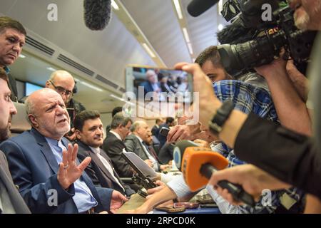 Actualités Themen der Woche KW27 Actualités Bilder des Tages 190701 -- VIENNE, 1 juillet 2019 -- le ministre iranien du pétrole Bijan Namdar Zanganeh 1st L, parle devant la presse lors d'une réunion de l'Organisation des pays exportateurs de pétrole OPEP à Vienne, Autriche, le 1 juillet 2019. Les producteurs de pétrole de l'OPEP et des pays non membres de l'OPEP ont convenu lundi de prolonger la réduction de production de neuf mois. AUTRICHE-VIENNE-OPEP-RÉUNION-COUPURE DE L'APPROVISIONNEMENT PÉTROLIER-EXTENSION GUOXCHEN PUBLICATIONXNOTXINXCHN Banque D'Images