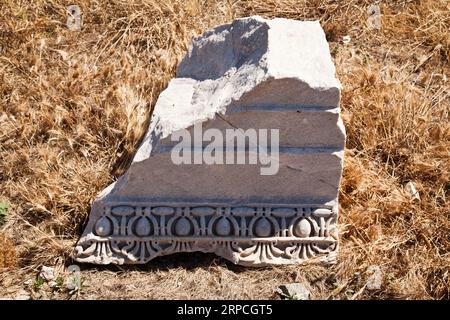 Ornements et pièces de marbre utilisés dans l'architecture dans la ville antique de Knidos, l'une des villes antiques de l'Anatolie, Turquie Mugla Datca, juin 26 202 Banque D'Images