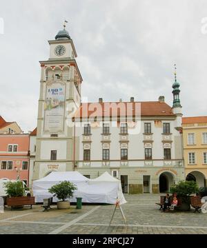 Le centre du noyau historique de Trebon est Masaryk Square.il se compose de maisons bourgeoises avec arcades et pignons Renaissance et baroque.au milieu Banque D'Images