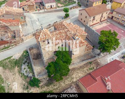 Ermitage de San Juan Bautista au pied du Château Gormaz province de Soria. Espagne vue aérienne Banque D'Images