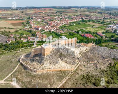 Osma appartenant à la province de Soria, vue aérienne panoramique avec fond de la ville. Espagne Banque D'Images