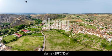 Vue aérienne panoramique de la ville d'Osma. Espagne Banque D'Images