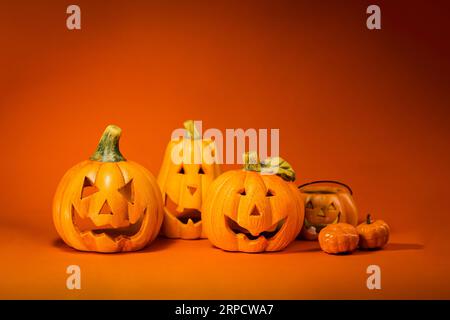 Décoration sur le thème Halloween avec fond solide Banque D'Images