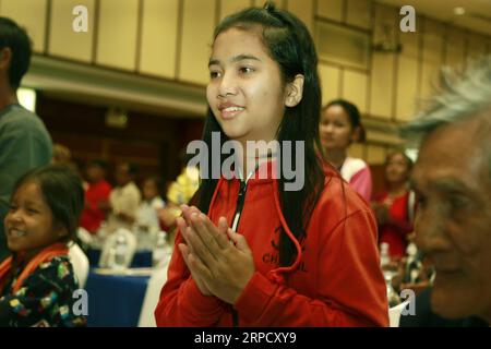 (190715) -- PHNOM PENH, 15 juillet 2019 (Xinhua) -- Sey Muoy participe à un séminaire sur les malformations cardiaques congénitales à Phnom Penh, Cambodge, le 15 juillet 2019. Sey Muoy, une adolescente cambodgienne du nord-ouest de la province de Battambang, est revenue à une vie saine après que des chirurgiens chinois lui ont remédié à ses malformations cardiaques congénitales (CHD) l’année dernière. (Xinhua/Phearum) À SUIVRE : le programme de chirurgie gratuite financé par la Chine apporte un nouvel espoir aux enfants cambodgiens atteints de maladie cardiaque CAMBODGE-PHNOM PENH-ENFANTS-MALADIE CARDIAQUE-CHINE-CHIRURGIE LIBRE PUBLICATIONxNOTxINxCHN Banque D'Images